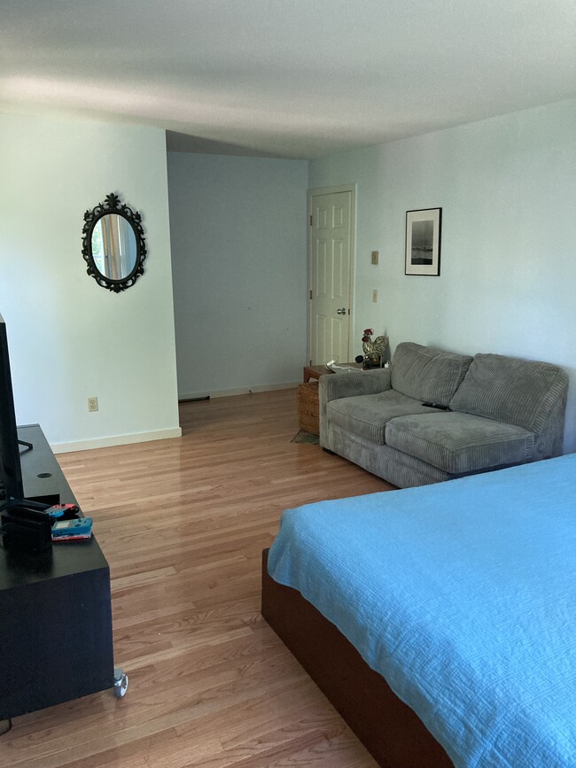 Largest Bedroom #1 - 23 Randolph Plz