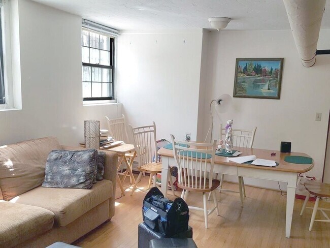 Foto del edificio - 121 Glenville Ave