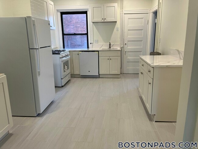 Foto del edificio - 1855 Beacon St
