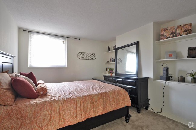 Bedroom - Riverview Court Apartment Homes