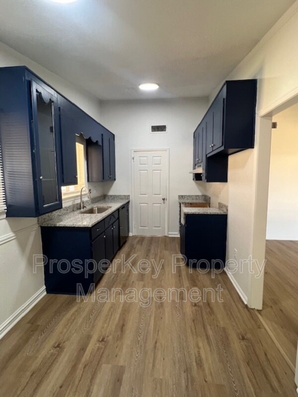 Foto del edificio - 2745 N Wallace Dr