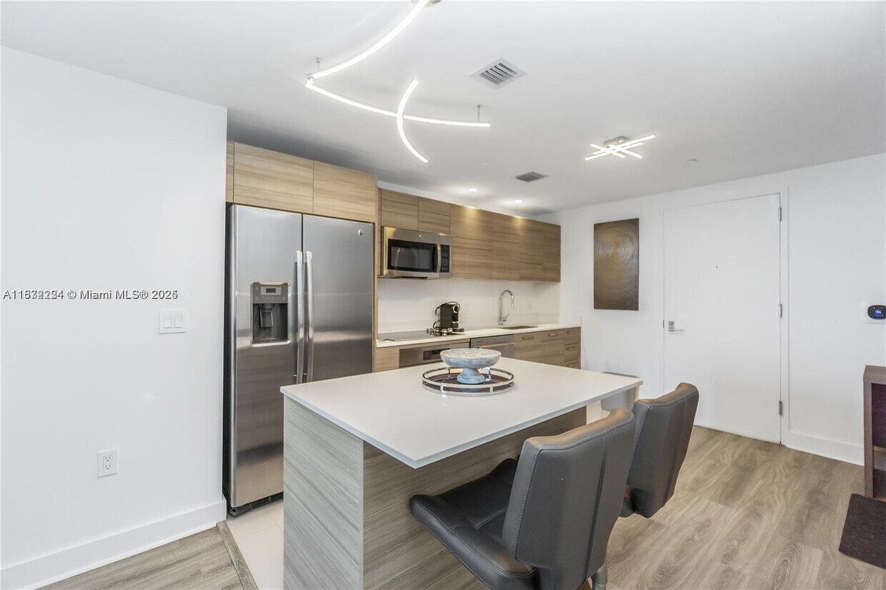 Foto principal - 121 NE 34th St