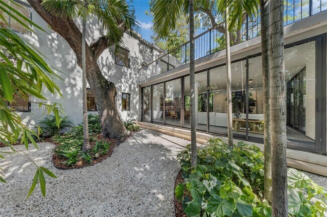 Foto del edificio - 1000 NW 9th Ct