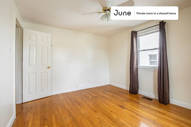 Building Photo - Room in Shared 5 bed/2 bath home