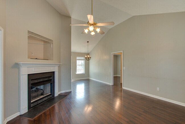 Building Photo - 1020 Saddlestone Dr