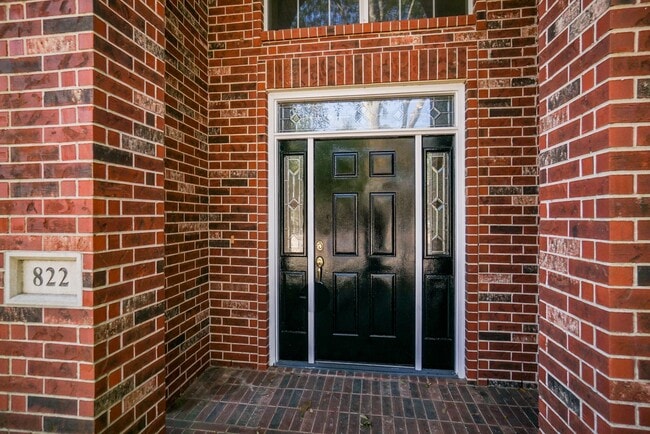 Building Photo - 822 Hyacinth Pl