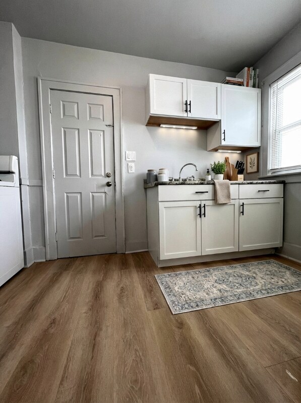 Building Photo - 138 E Henry St