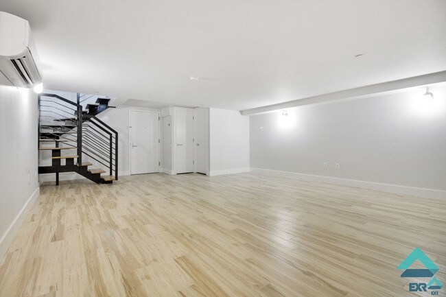Building Photo - 420 Lexington Ave