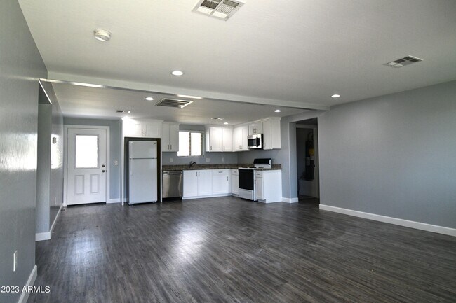 Foto del edificio - 3018 W Hazelwood St