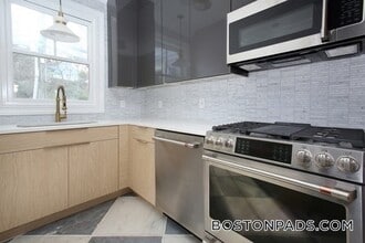 Building Photo - 15 Lanark Rd