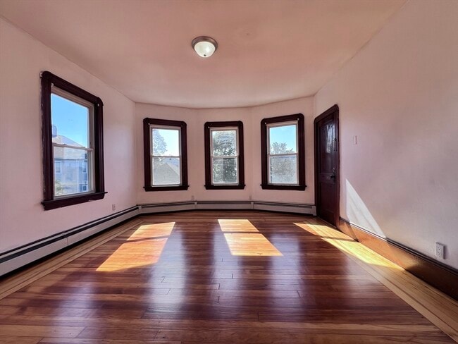 Foto del edificio - 32 Alpine Ave