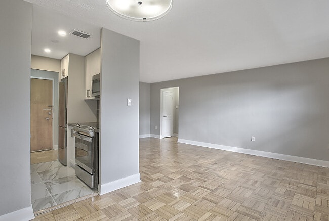 Building Photo - Luray Apartments