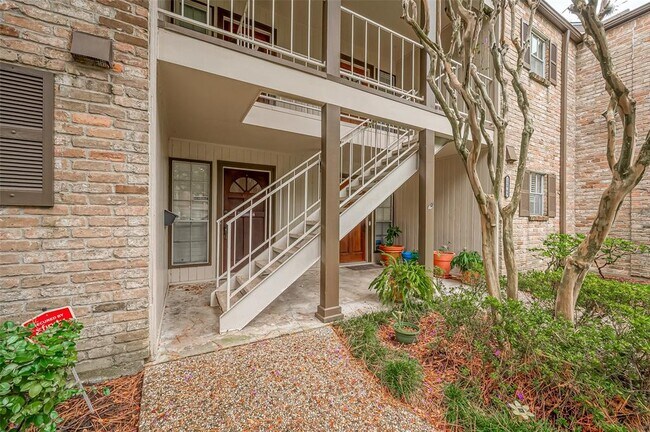 Building Photo - 12967 Trail Hollow Dr