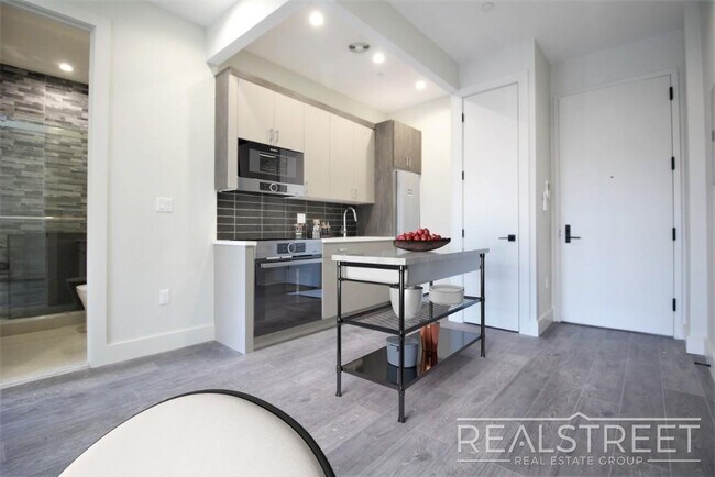 Foto del edificio - BRAND NEW 2 Bed in Bed Stuy!