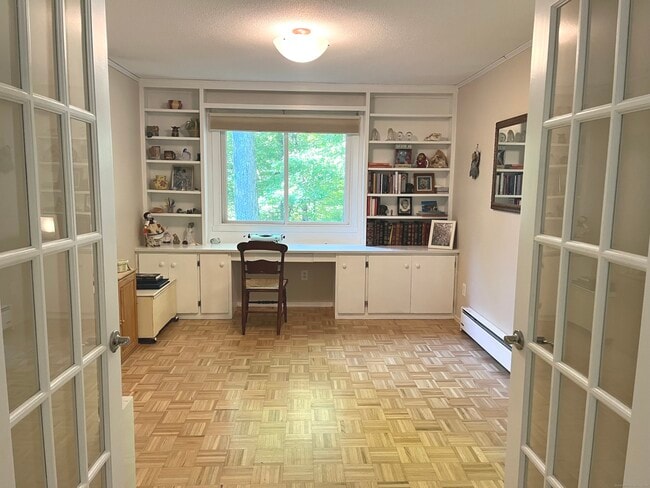 Building Photo - 1023 Heritage Vlg