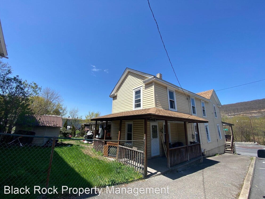 Primary Photo - 3 br, 1 bath House - 226 E Water St