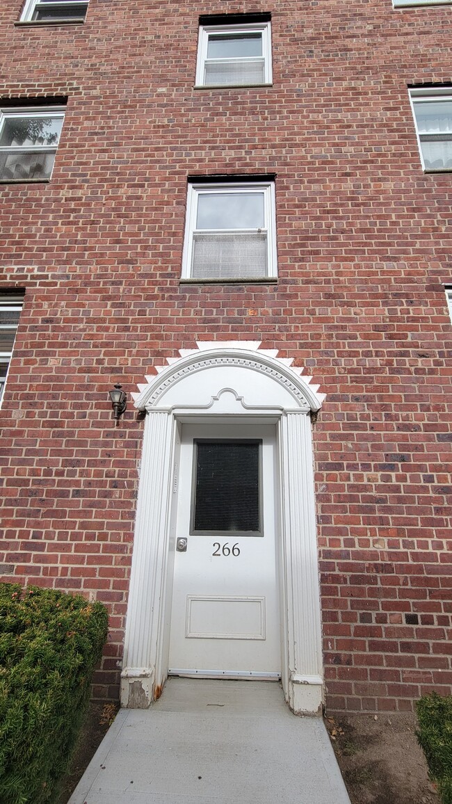 Foto del edificio - 266 Broad Ave