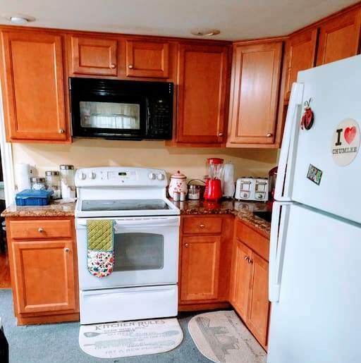 Primary Photo - 270 Bates St.