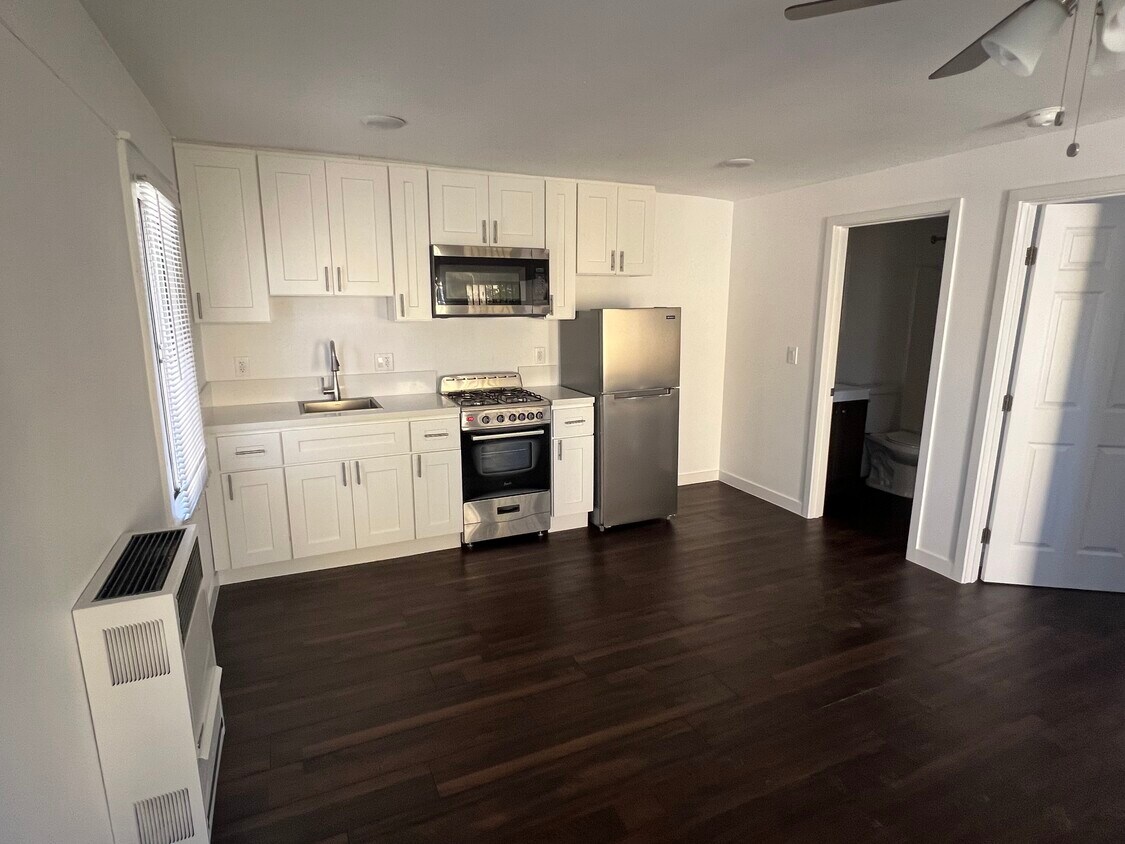 Foto principal - 320 W 79th St