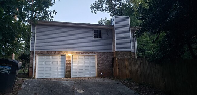 Building Photo - 377 W Wind Dr SW