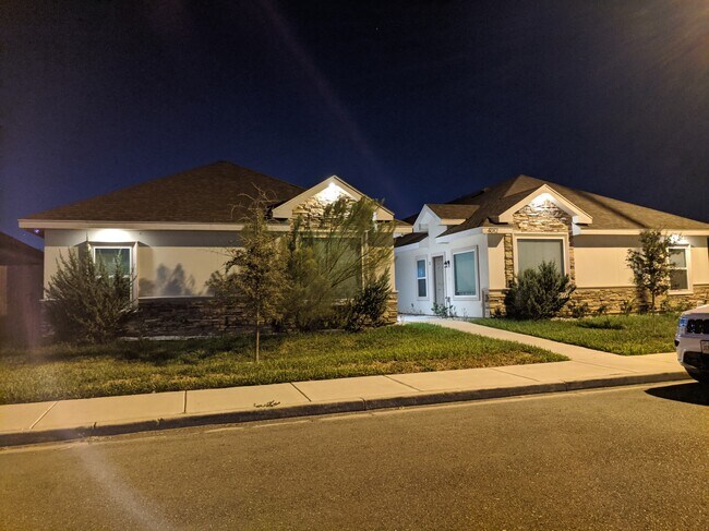 Foto del edificio - 4012 Whitewing Ave