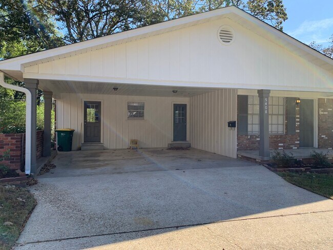Foto del edificio - 5408 N Cedar St