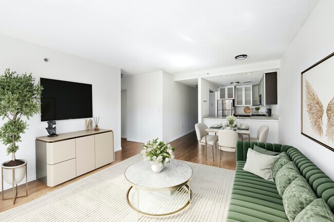 Building Photo - SUNNY 2 BEDROOM WITH PARK VIEWS