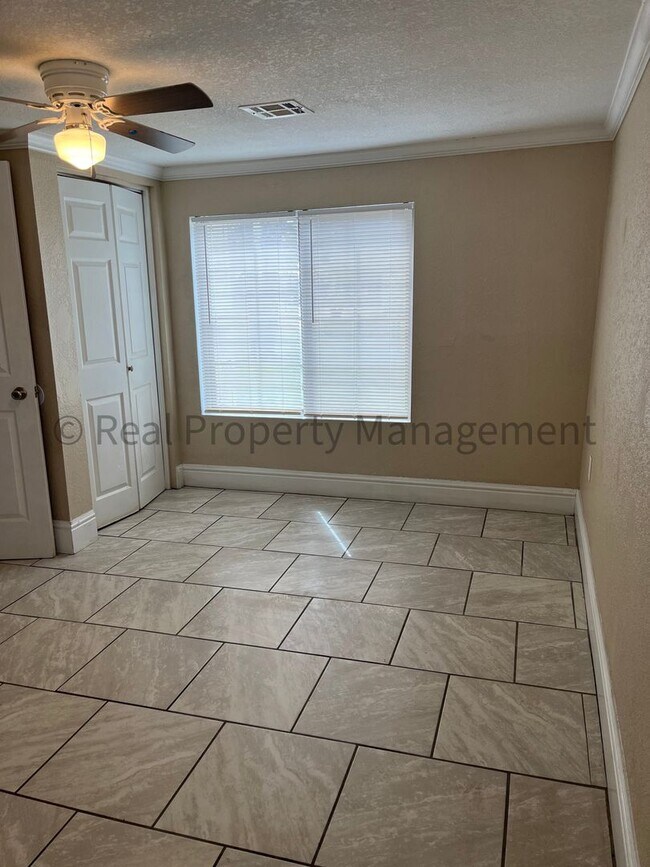Building Photo - 2 Bedroom Home With Bonus Room Coming in O...