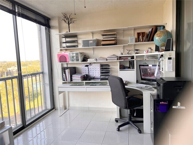 Foto del edificio - 16300 Golf Club Rd