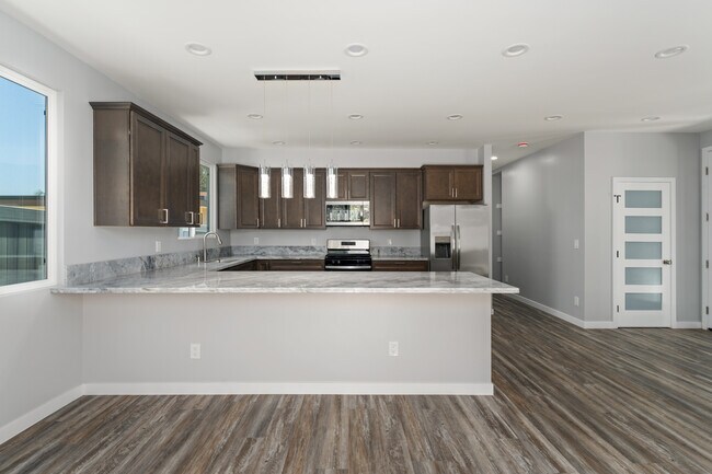 Cocina / Sala de estar - 5122 Los Robles Dr