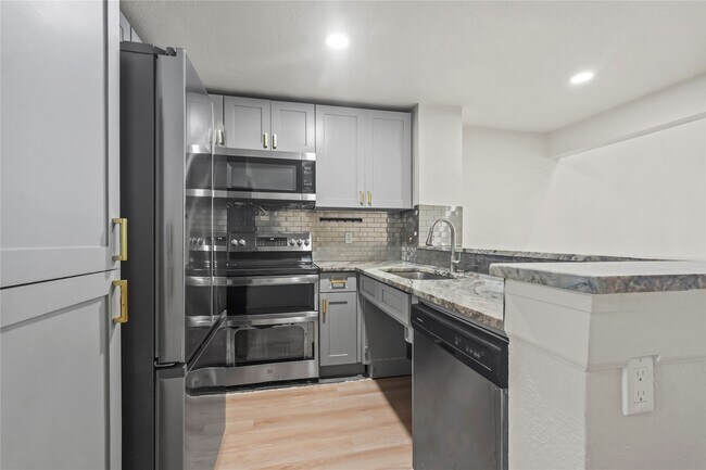 Building Photo - 16800 Sugar Pine Dr