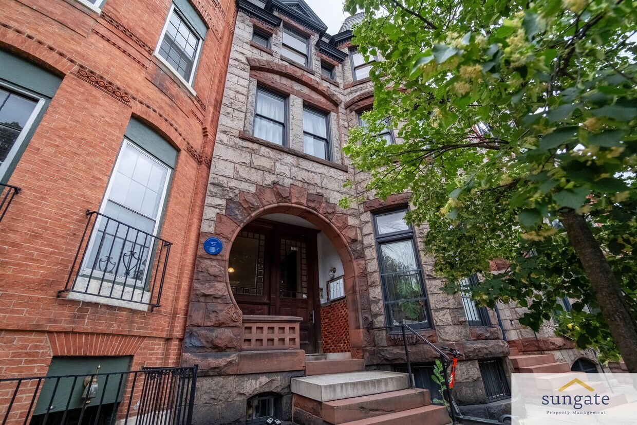 Primary Photo - 1729 Park Ave