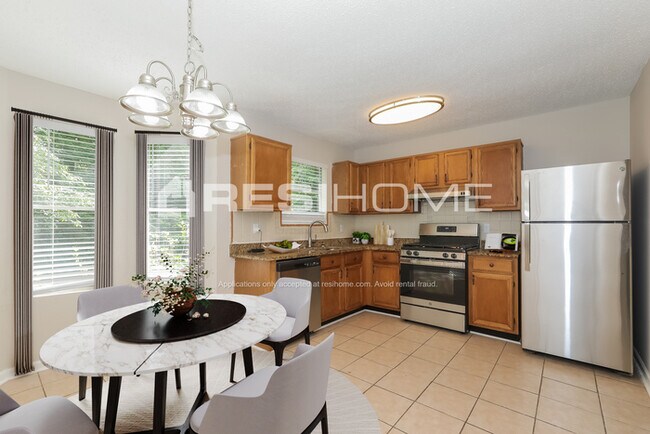 Foto del edificio - 5563 Bradley Cir