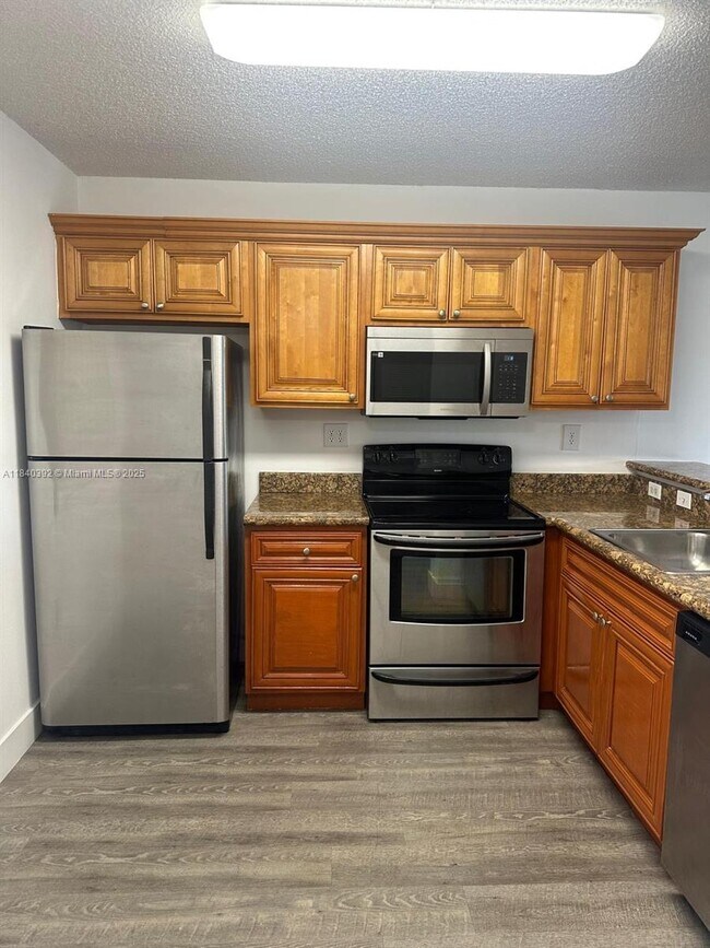 Foto del edificio - 9941 Nob Hill Ln
