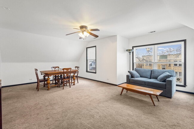 Foto del edificio - 4116 N Kilbourn Ave