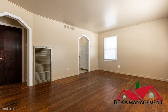 Building Photo - 2 br, 1 bath House - 11239 Essex Ave