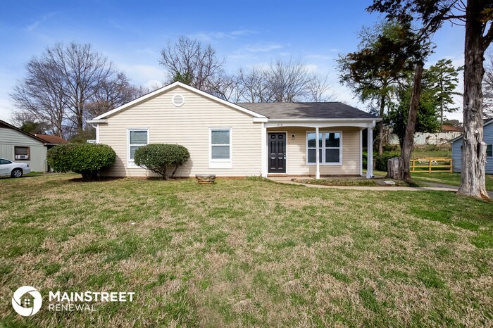 Primary Photo - 418 W Arrowood Rd