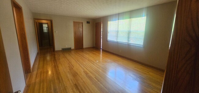 Foto del edificio - 3456 Bowman Ave