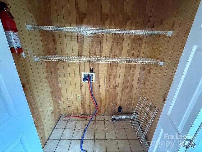 Foto del edificio - 4683 Grassy Creek Rd