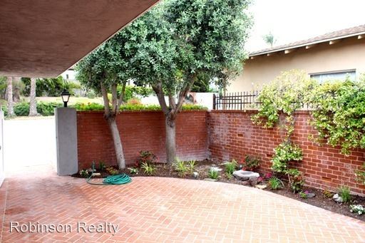 Building Photo - 1466 Torrey Pines Rd
