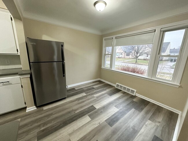 Building Photo - 4206 Redfern Rd