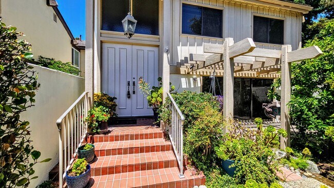 Building Photo - 18 ACACIA TREE LN IRVINE 92612 (3 BED / 2....