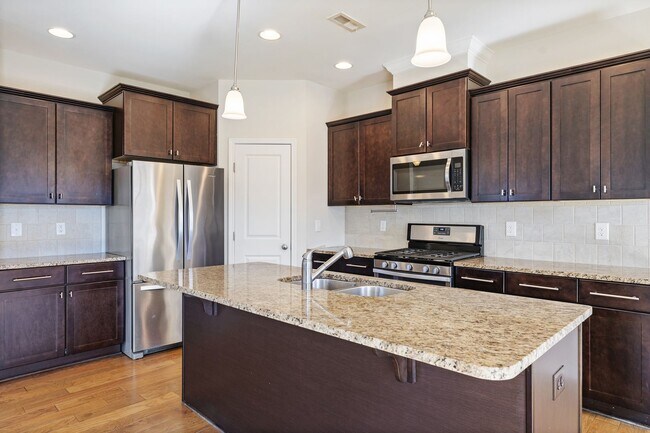 Foto del edificio - Available Now! 3 Bedroom, 2.5 Bathroom in ...