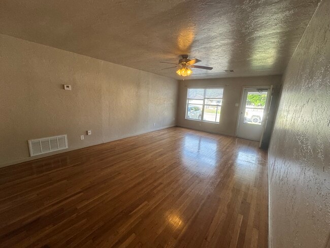 Building Photo - 1012 S Ellison Ave