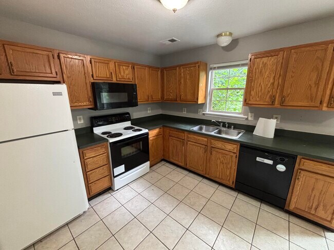 Foto del edificio - 210 Maple Leaf Ln
