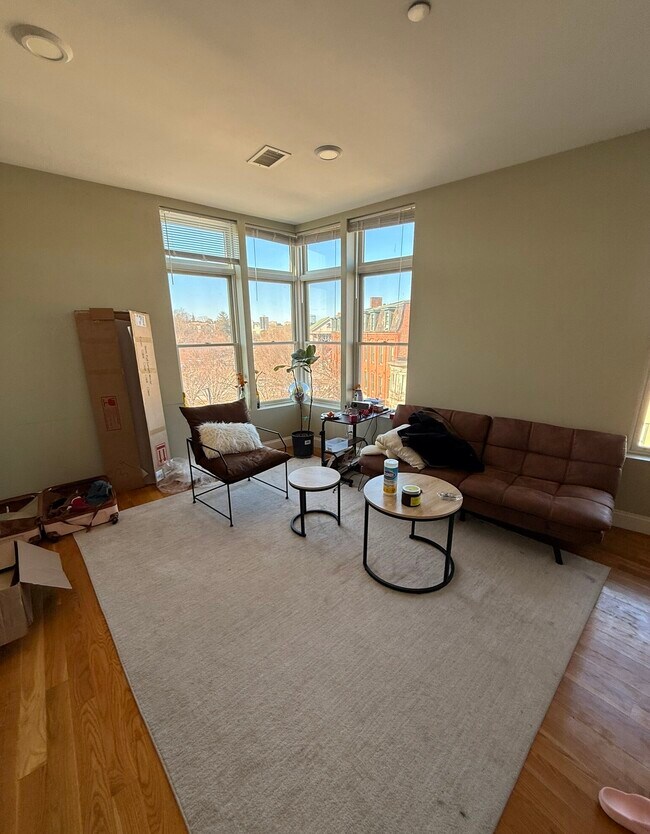 Foto del edificio - 128 Roxbury St