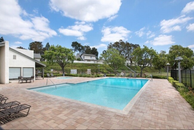 Building Photo - 6822 Maple Grove Ct