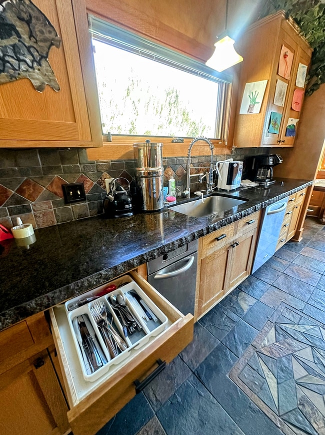 Building Photo - FURNISHED Short Term approved-Gorgeous 4 b...