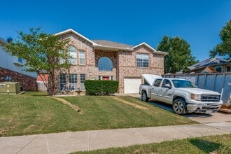 Building Photo - 5518 Heathercrest Dr