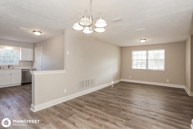 Building Photo - 7421 Deepwood Dr N